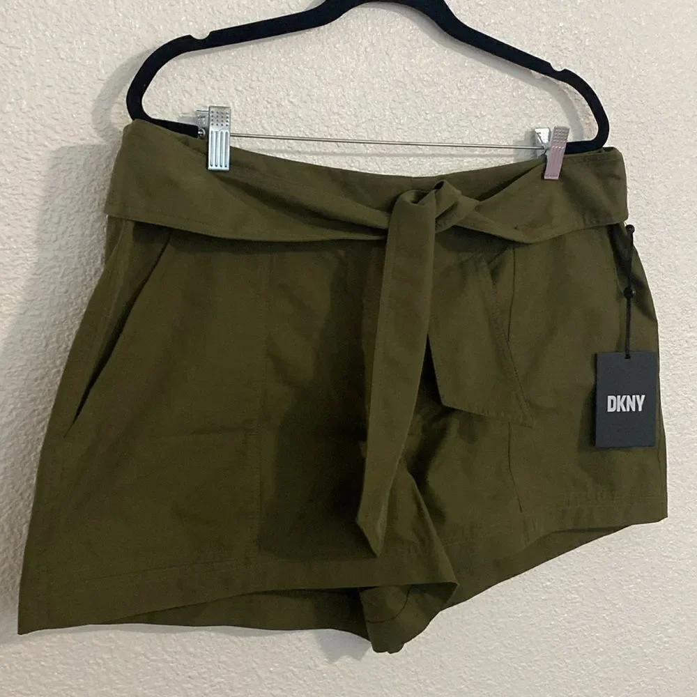 NWT- DKNY- High waisted -tie chino shorts- Dark Green- Size 18